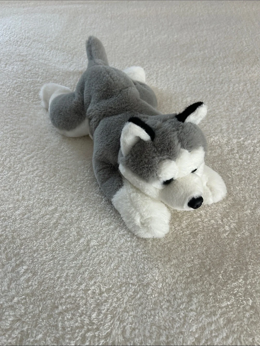 FAO Schwarz Gray & White Husky Plush Dog Toy